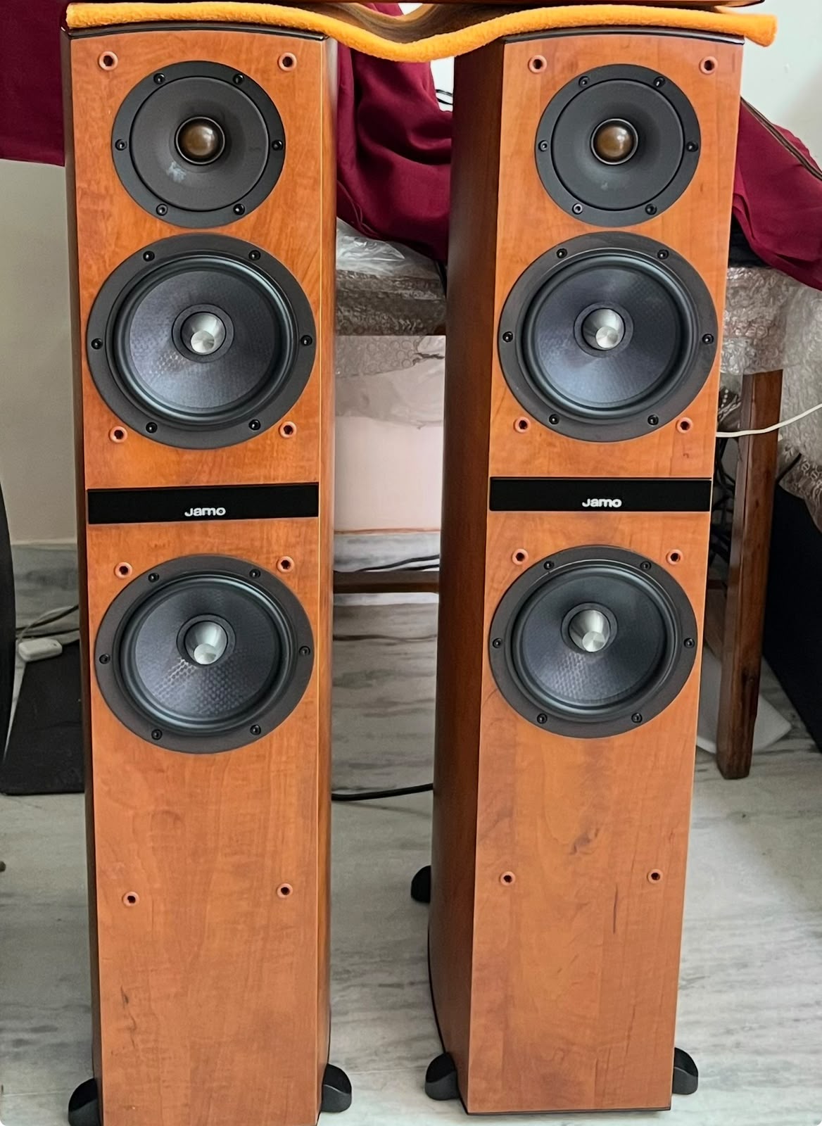 Jamo Concert C 805 Tower Speakers